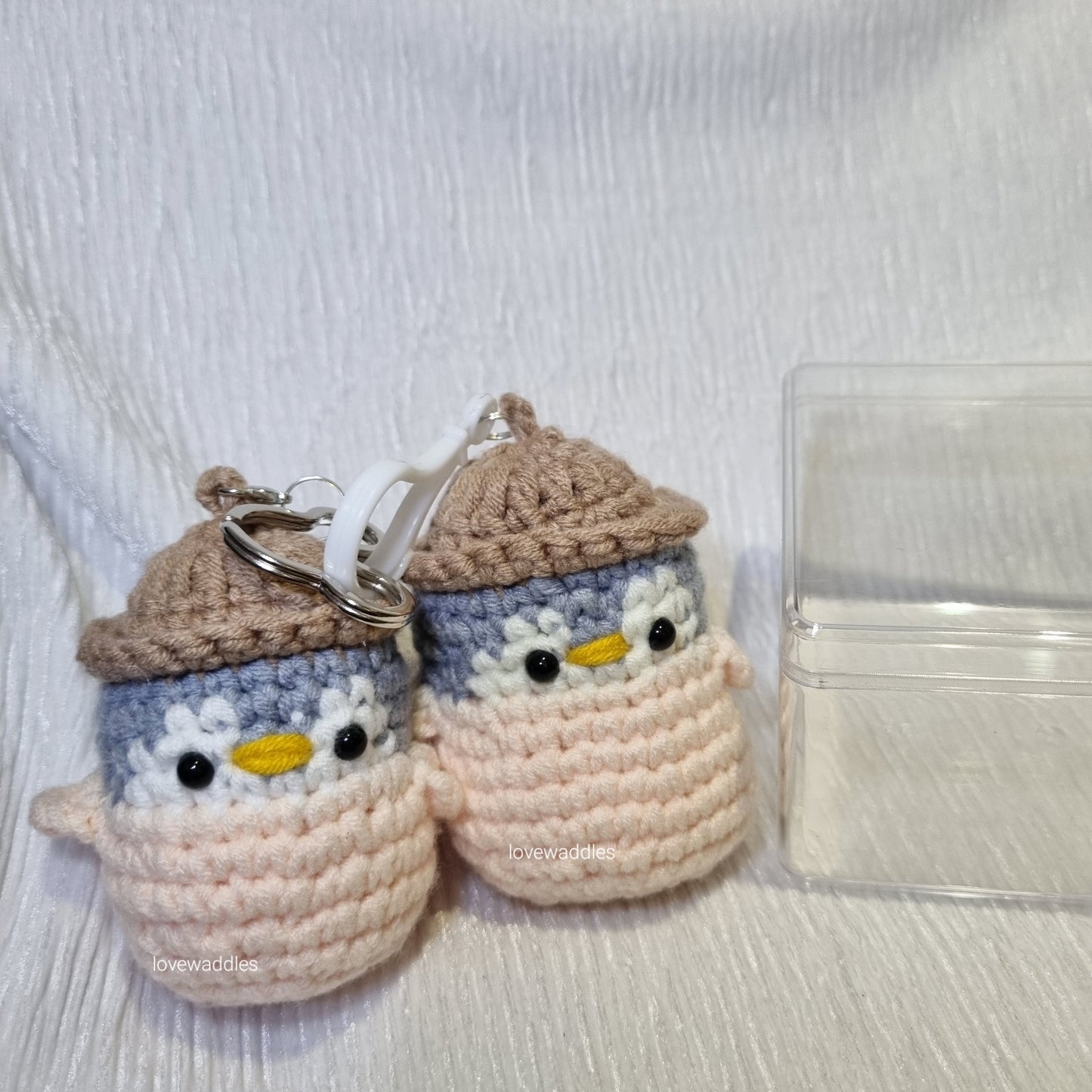 2 crochet penguins with hat in arcylic box and keychains